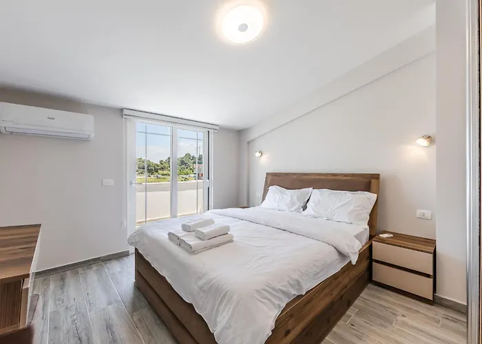 Rooftop With Private Pool By Pikhost Apartment