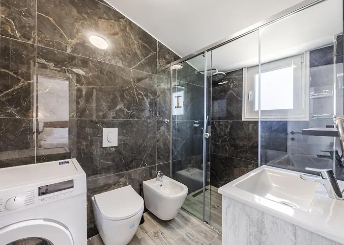 Διαμέρισμα Rooftop With Private Pool By Pikhost Golem (Tirana)