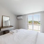Rooftop With Private Pool By Pikhost דירה גולם