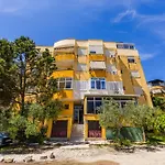 דירה Rooftop With Private Pool By Pikhost גולם