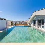 Rooftop With Private Pool By Pikhost דירה גולם