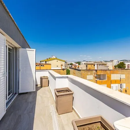 Rooftop With Private Pool By Pikhost Apartmán *