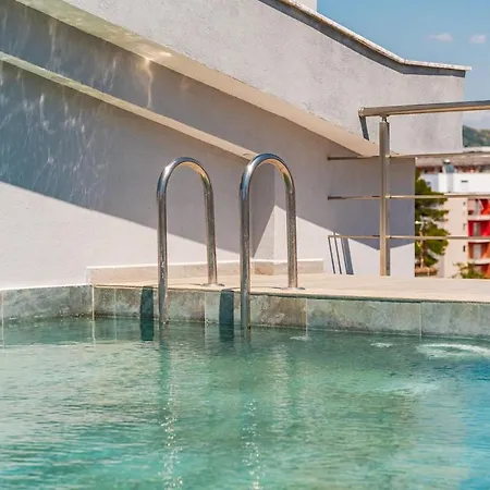 Apartmán Rooftop With Private Pool By Pikhost Golem (Tirana)