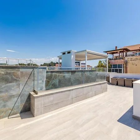 Rooftop With Private Pool By Pikhost Apartmán Golem (Tirana)