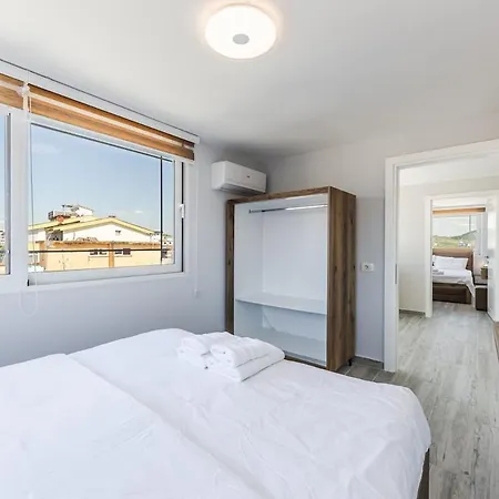 Rooftop With Private Pool By Pikhost Golem (Tirana)