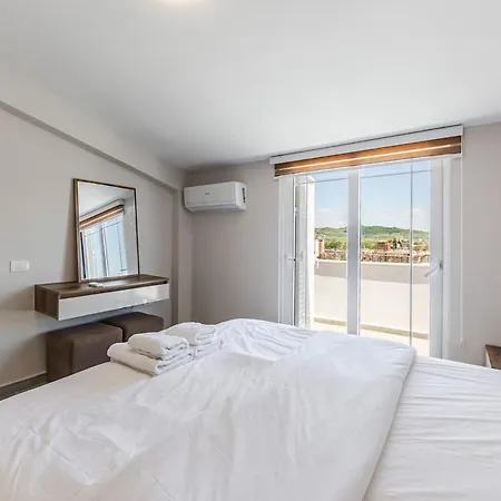 Rooftop With Private Pool By Pikhost Apartmán Golem (Tirana)