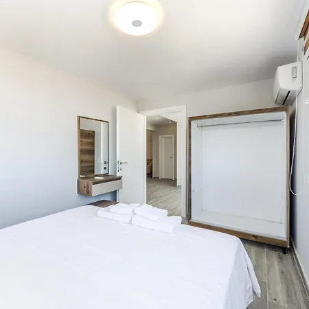 Rooftop With Private Pool By Pikhost