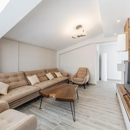 Rooftop With Private Pool By Pikhost Golem (Tirana)