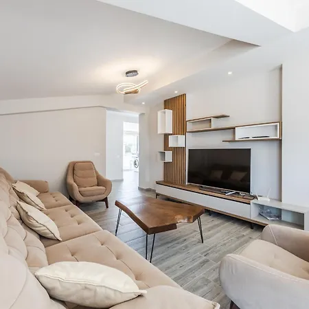 Rooftop With Private Pool By Pikhost Apartment *