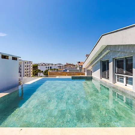 Rooftop With Private Pool By Pikhost Appartamento Golem (Tirana)