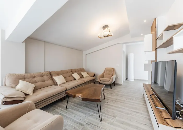 Rooftop With Private Pool By Pikhost Golem (Tirana)