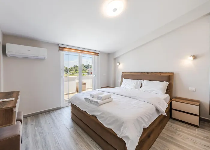 Rooftop With Private Pool By Pikhost Apartment Golem (Tirana)