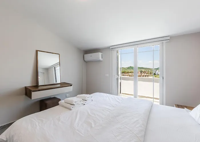 Rooftop With Private Pool By Pikhost Apartment Golem (Tirana)