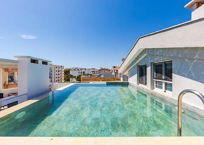 Rooftop With Private Pool By Pikhost Lägenhet Golem (Tirana)